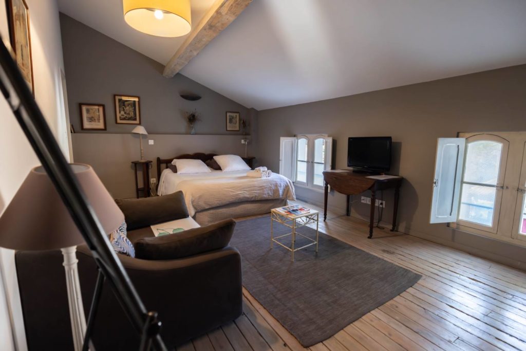 Castell de bles - Chambres d hotes - Cote cour (1)