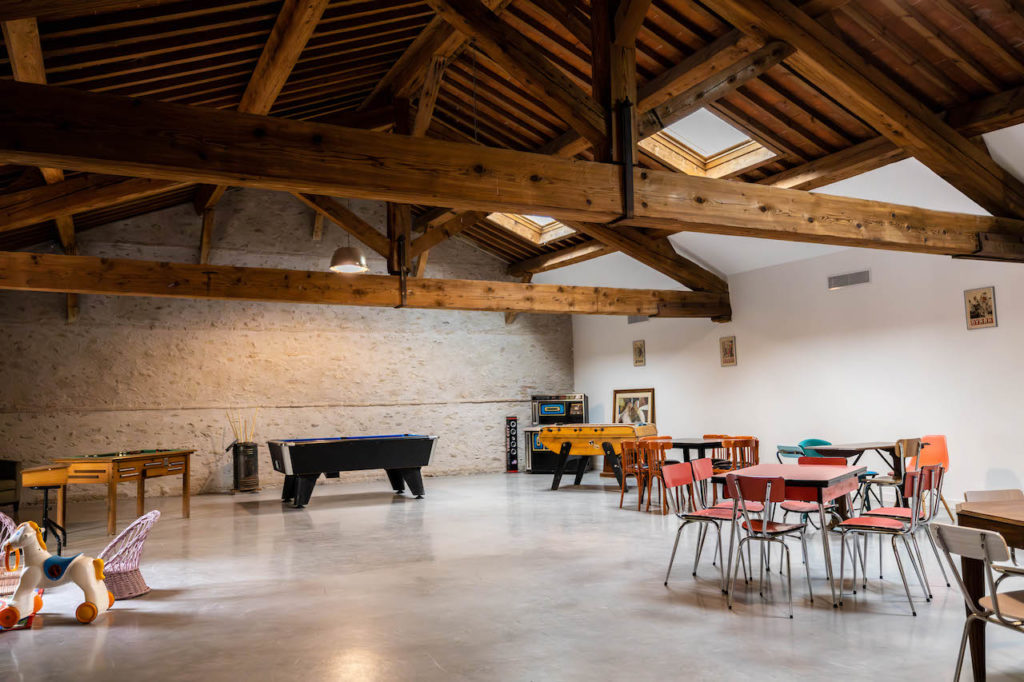 Grande salle de 200m2 Vue salle commune 200m2