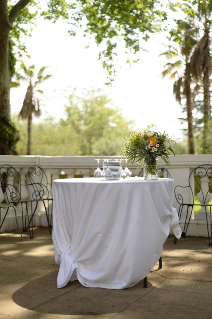 Table mariage sur terrasse Plan sur la terrasse extérieure